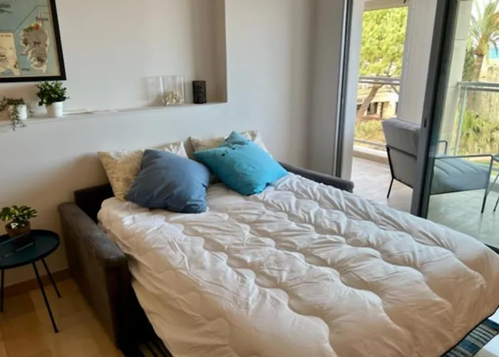 Antibes Sea View Near Ilette - Sleeps 4 - Parking