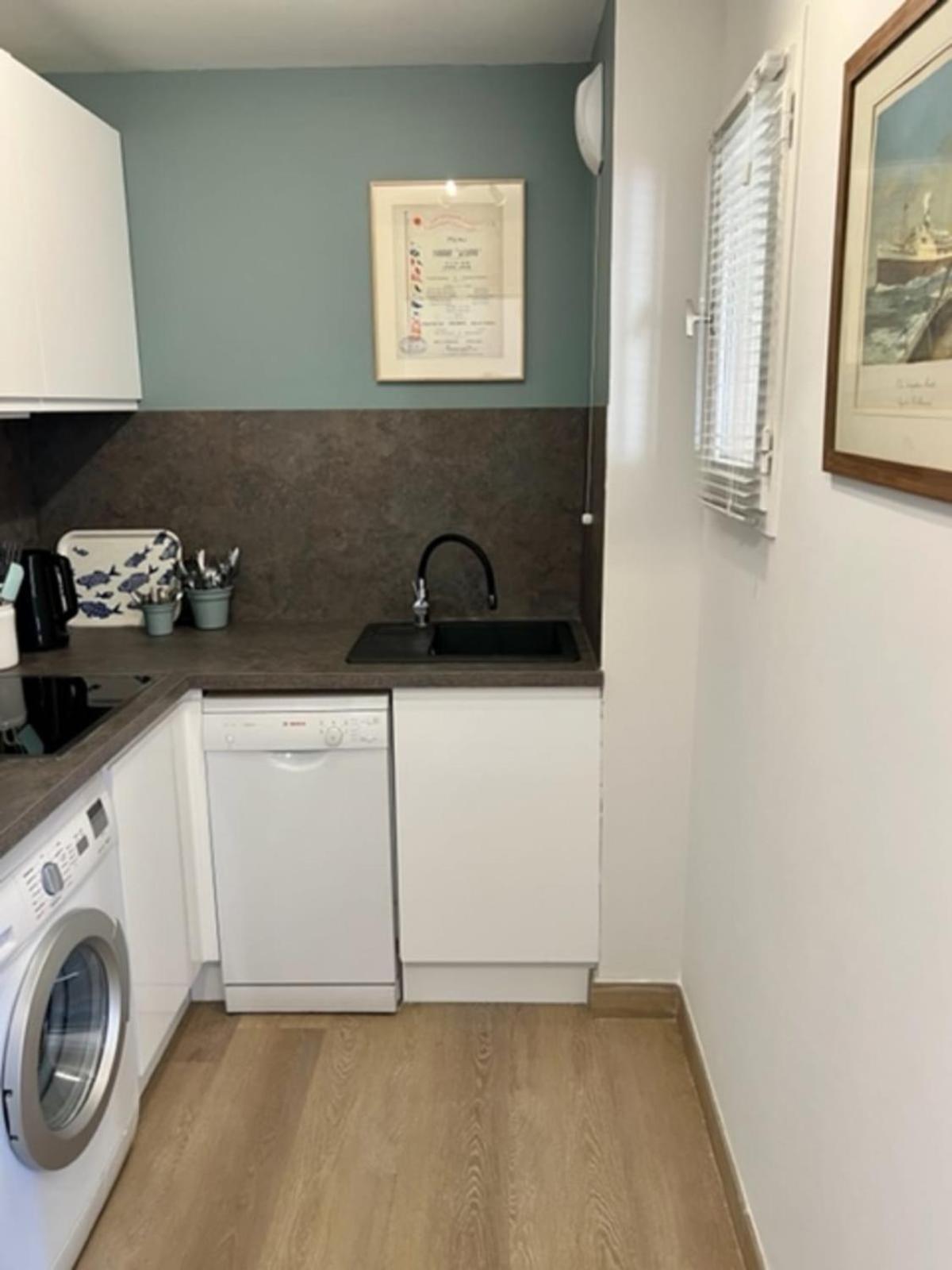 Sea View Near Ilette - Sleeps 4 - Parking Holiday home *