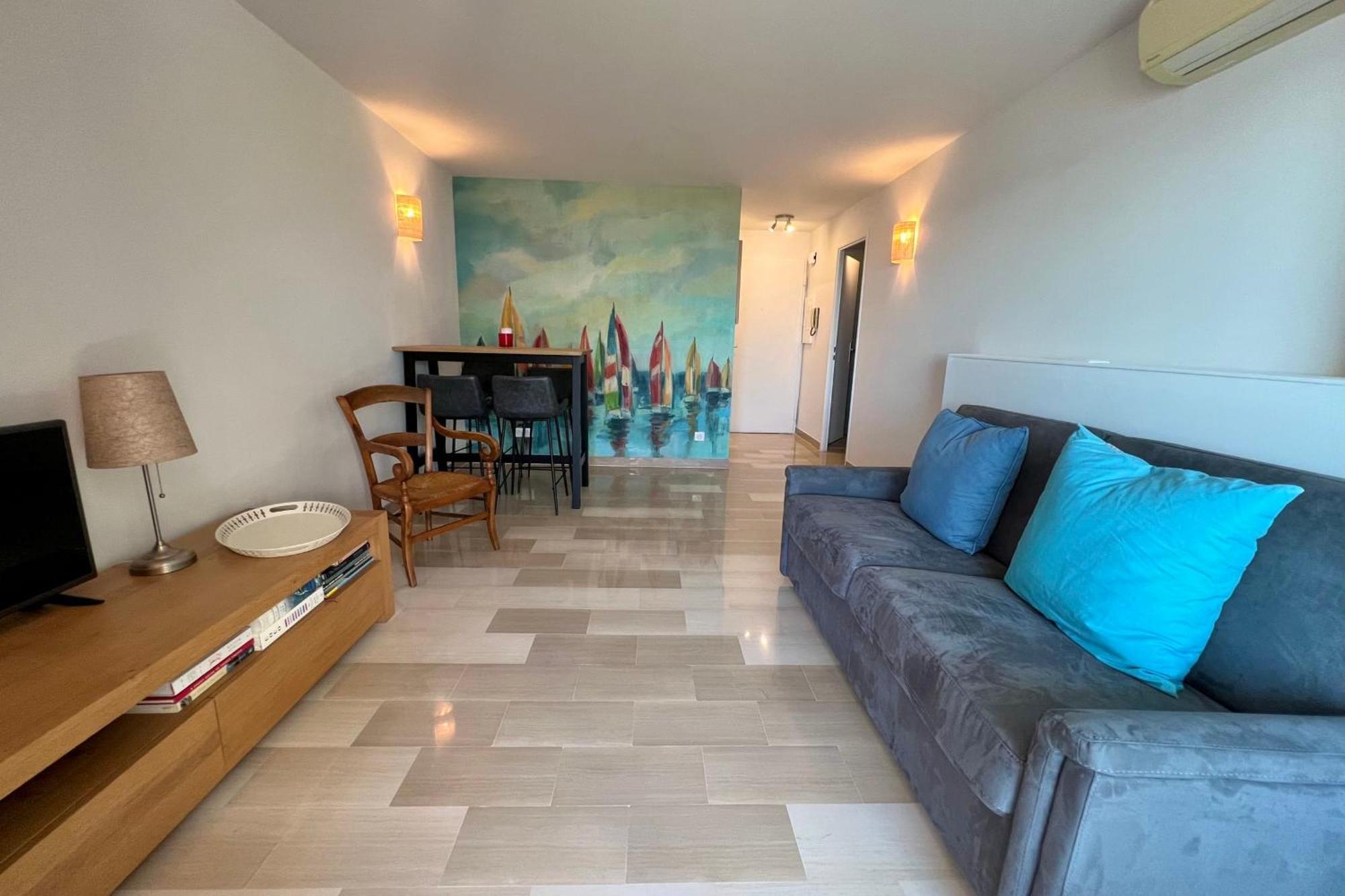 Holiday home Sea View Near Ilette - Sleeps 4 - Parking *